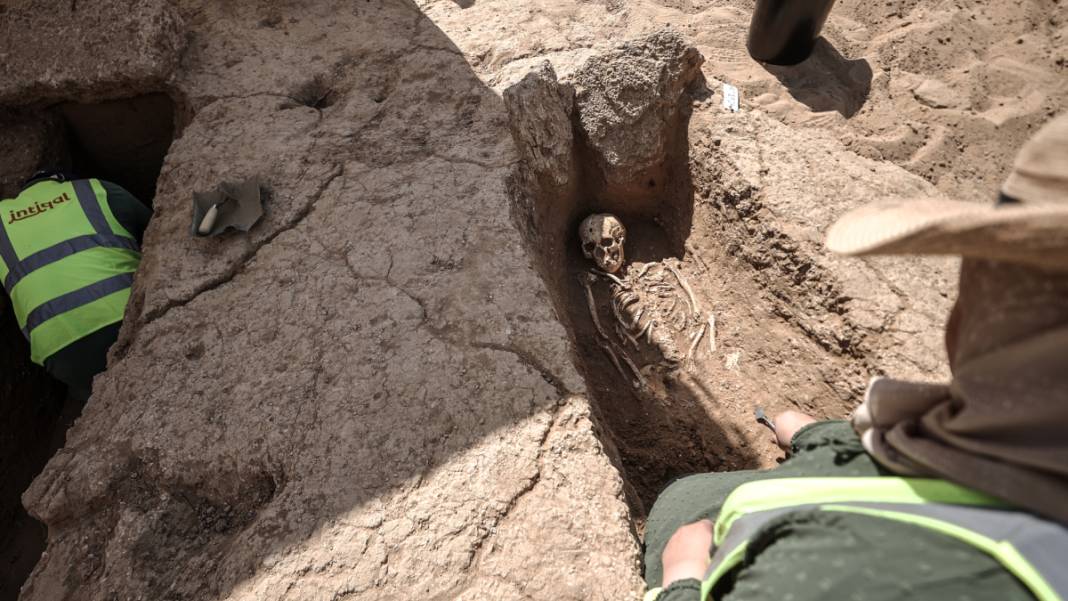 Roma mezarlığında temizlik çalışması: Tarihe ışık tutan mezar Gazze'de 3